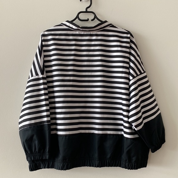 ❤️ NIKE - Ladies Windbreaker ❤️ - Picture 7 of 14